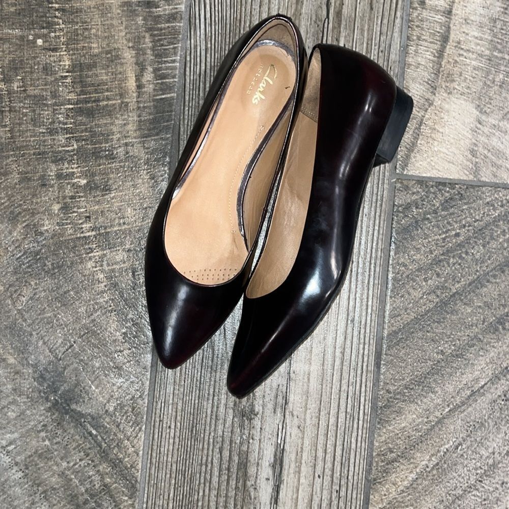 Clarks artisan brown leather flats